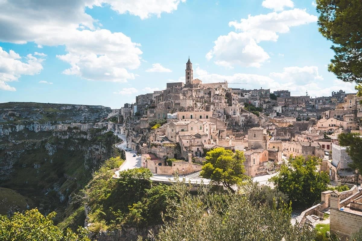 Matera in bici: itinerario alla scoperta della città matera-in-bici-famiglia image