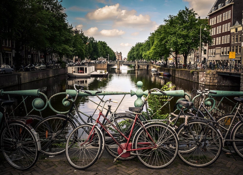 amsterdam citta bike friendly
